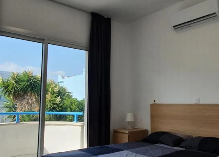 Aphrodite By The Sea פאפוס