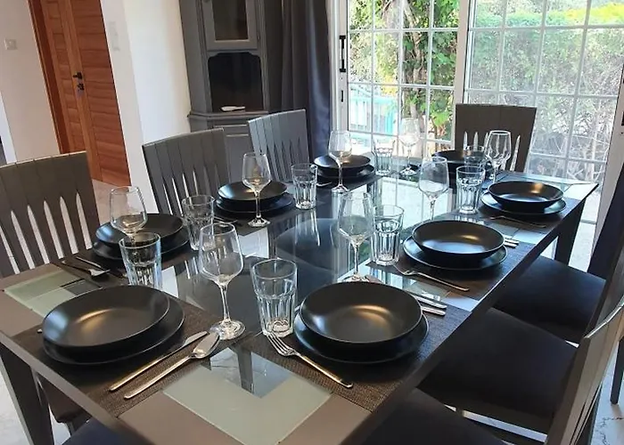 Aphrodite By The Sea * פאפוס