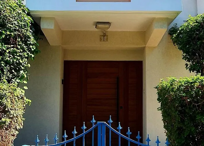 Aphrodite By The Sea * פאפוס